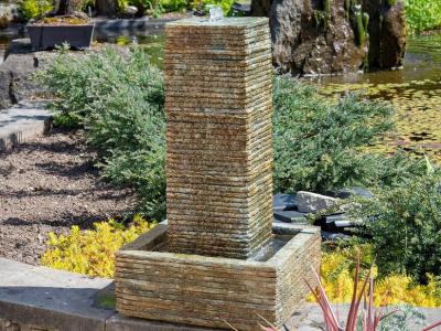 Fountain Drystack Patio Square AS 16"x16"x29" -190lbs
